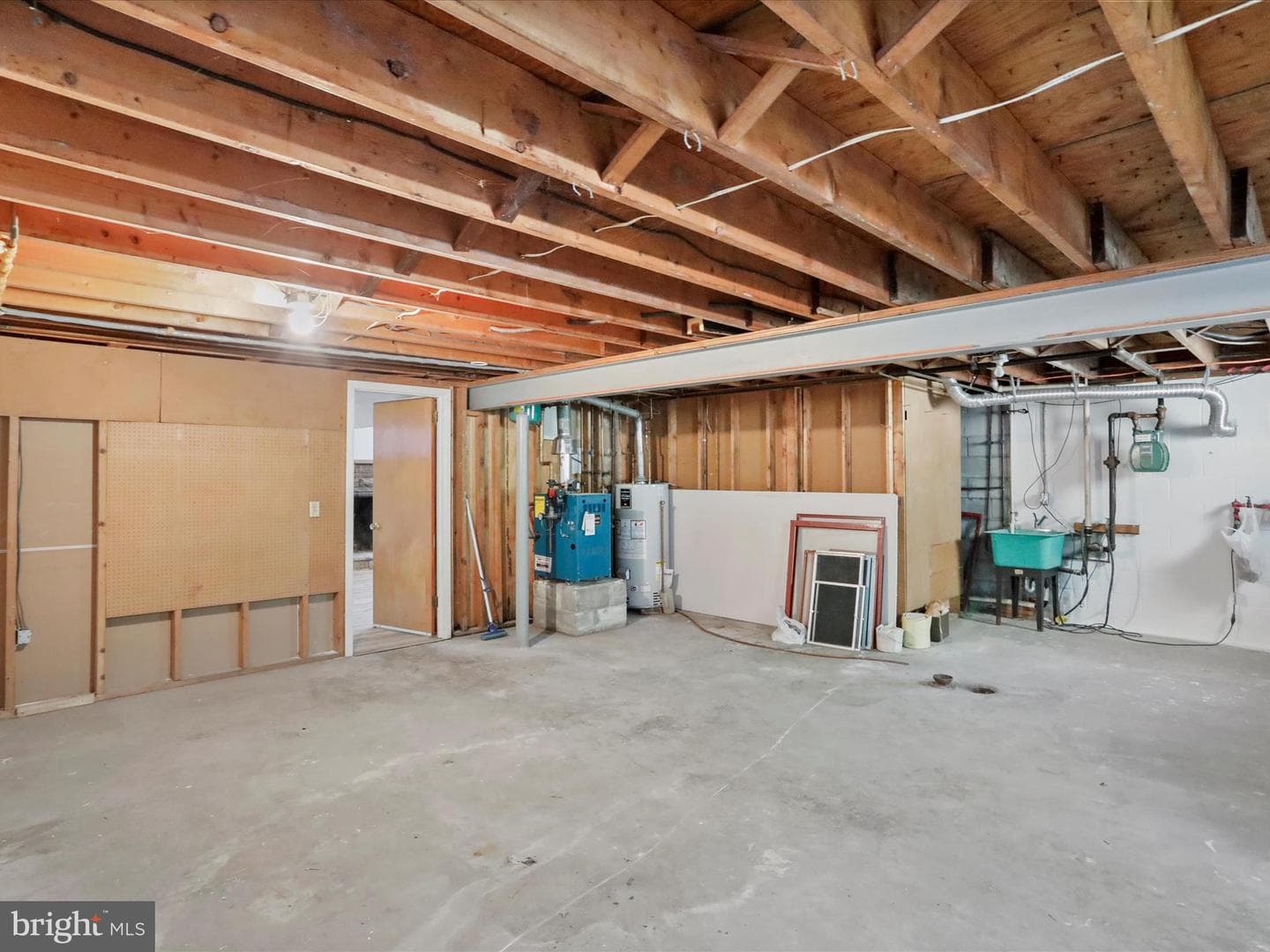 810 Winifred Road photo 25