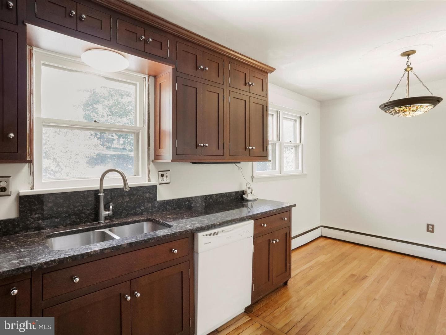 810 Winifred Road photo 8