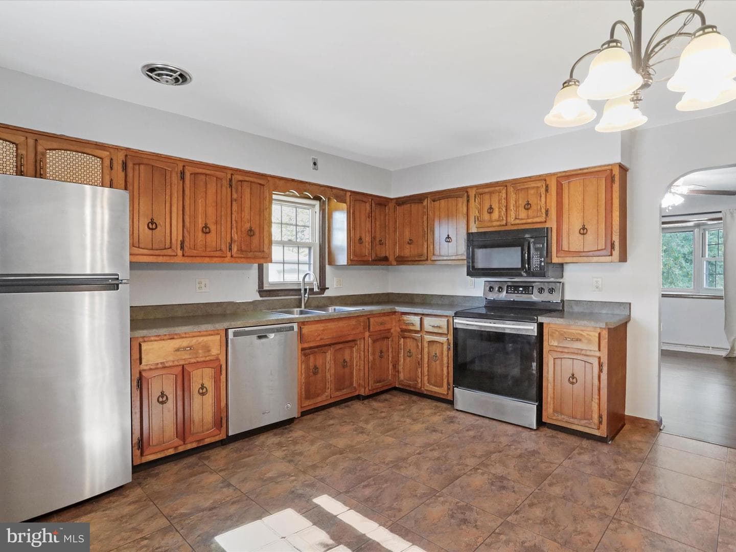 407 Caroline Street photo 9