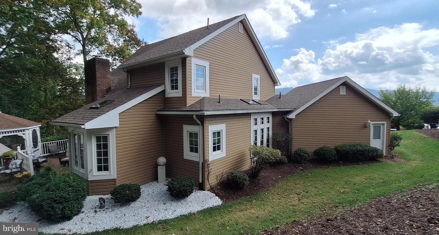 331 Francis Court photo 4