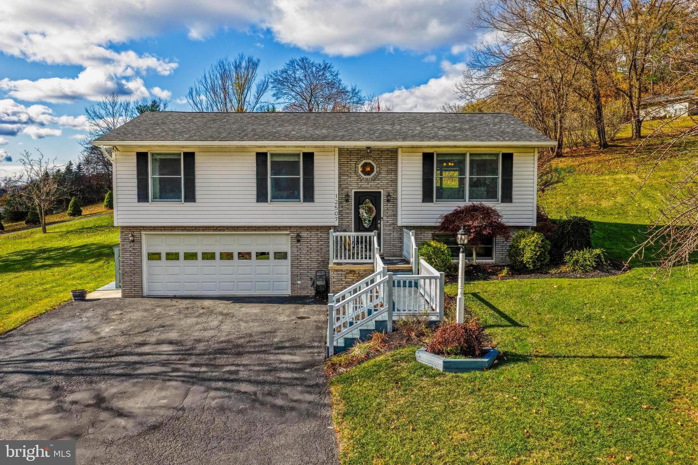 12507 Thornfield Circle NE photo 2