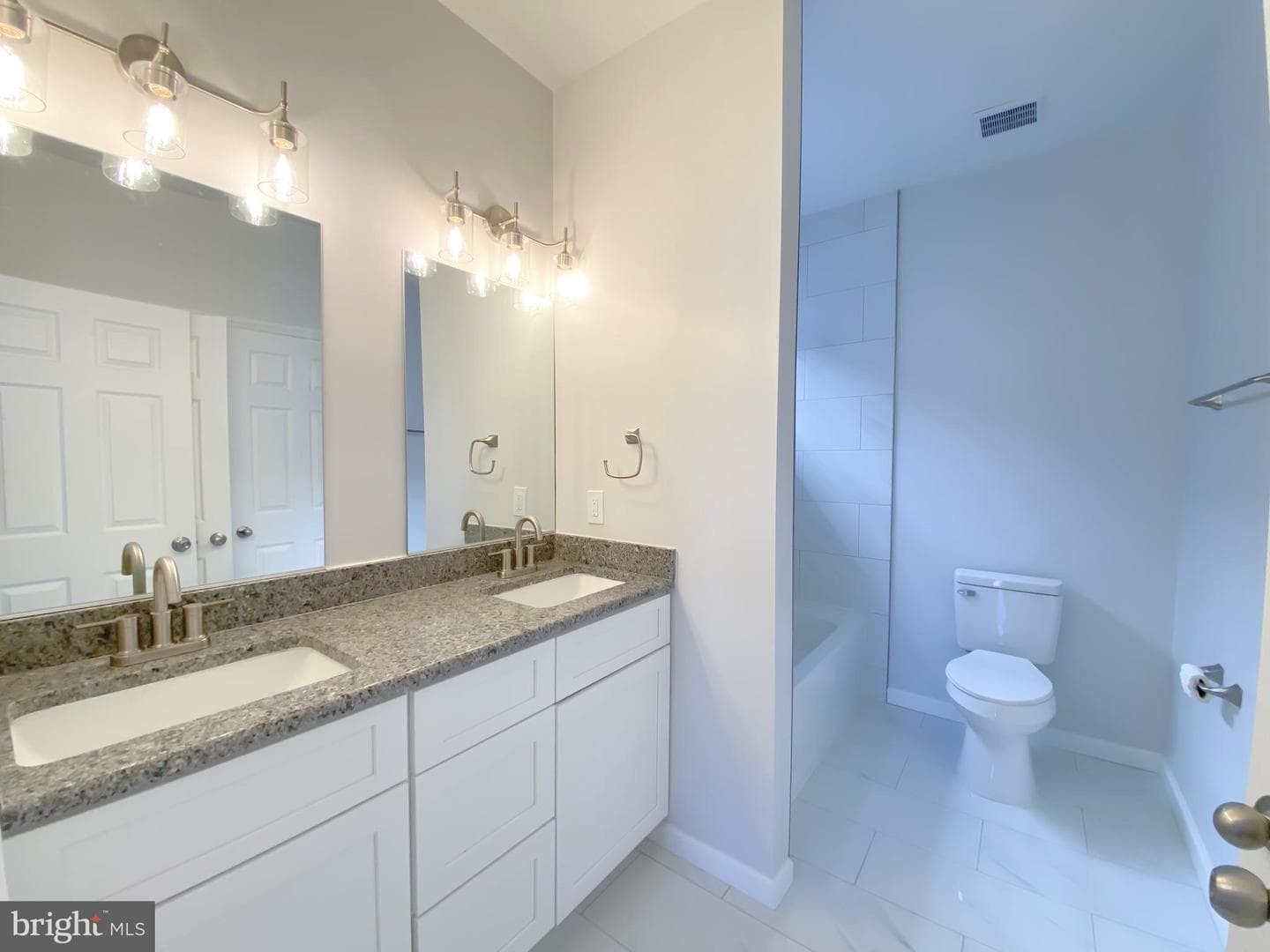 303 Arch Street photo 23