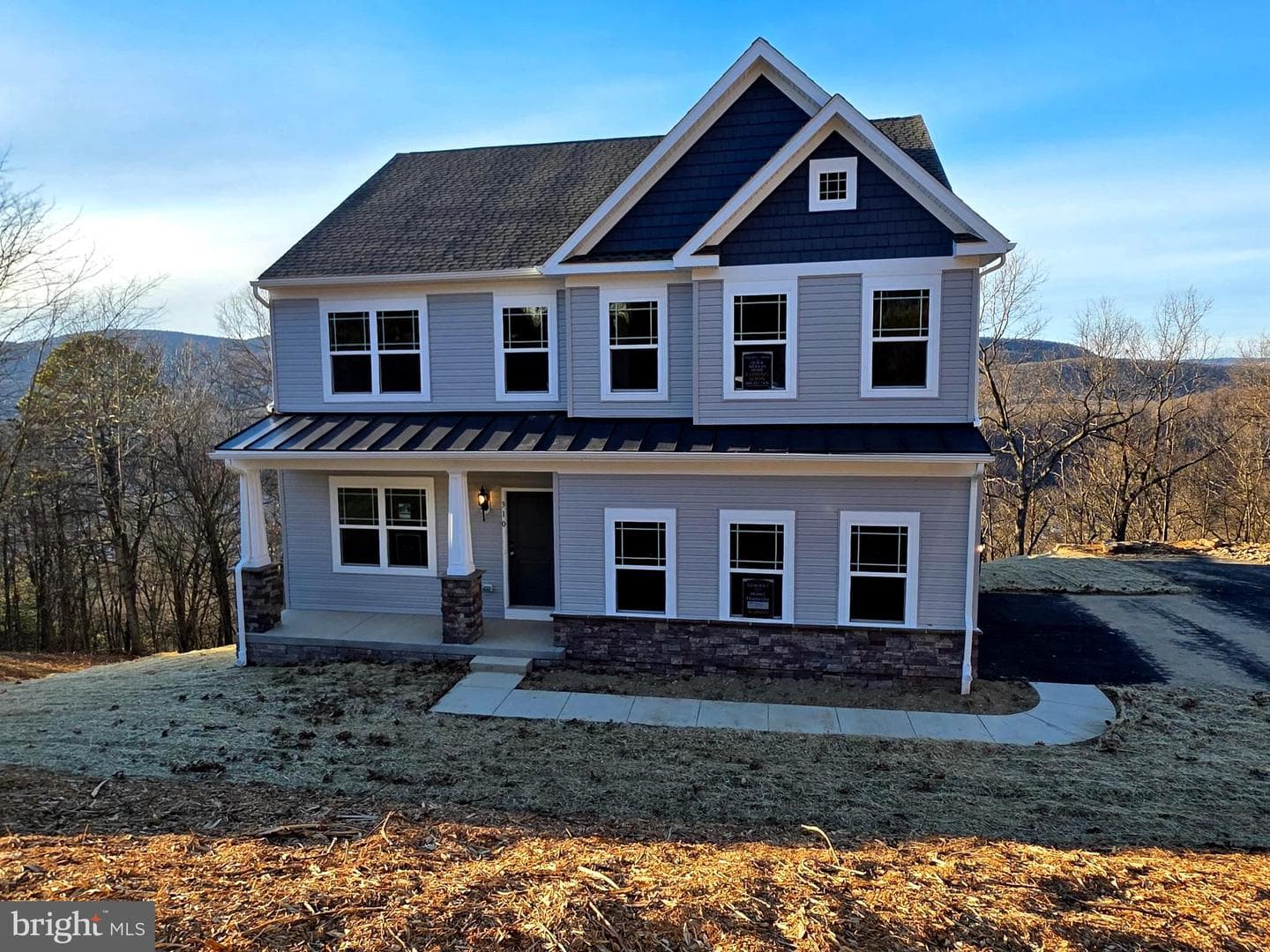 Skyview Drive W photo 1