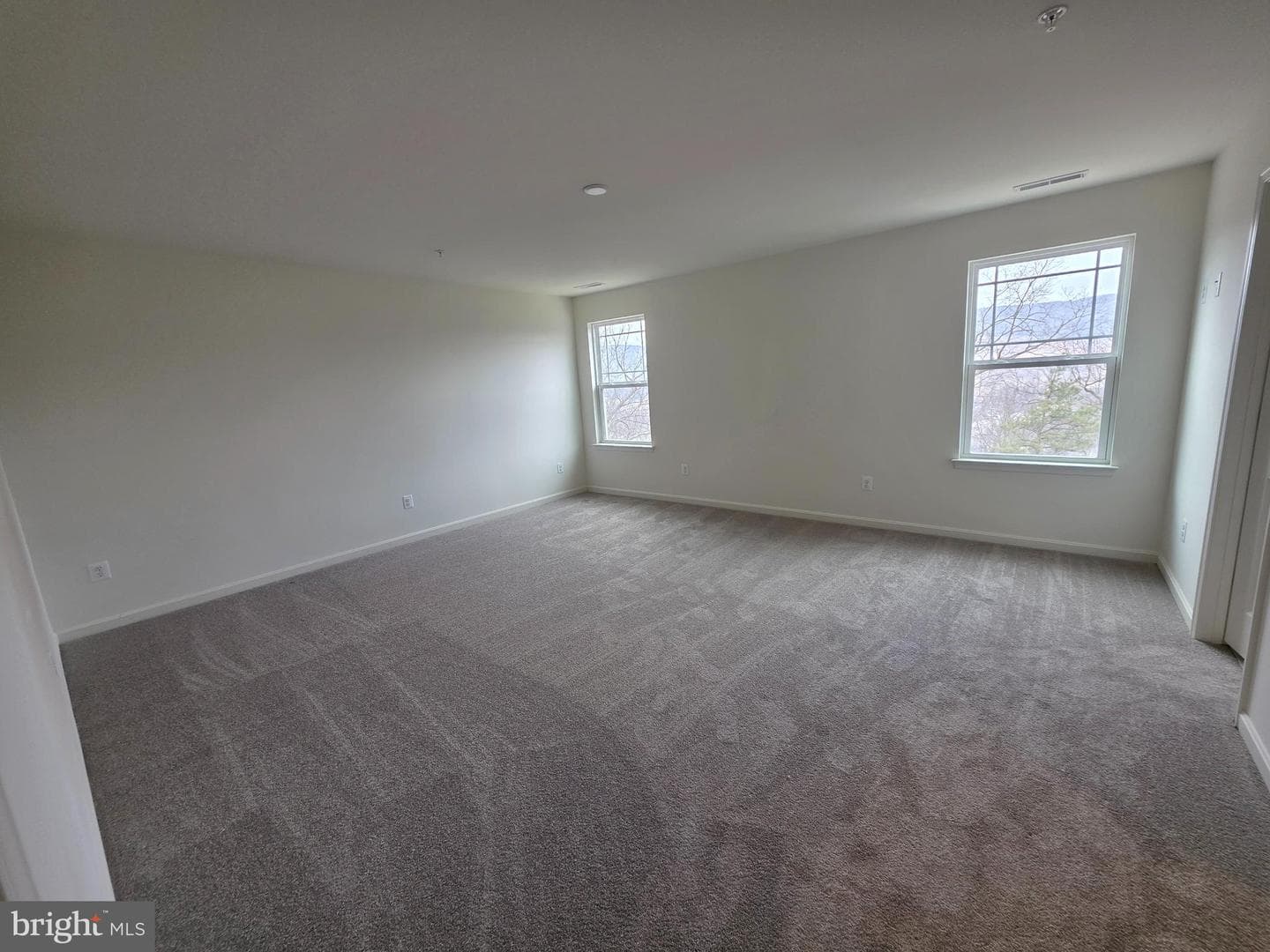 Skyview Drive W photo 14