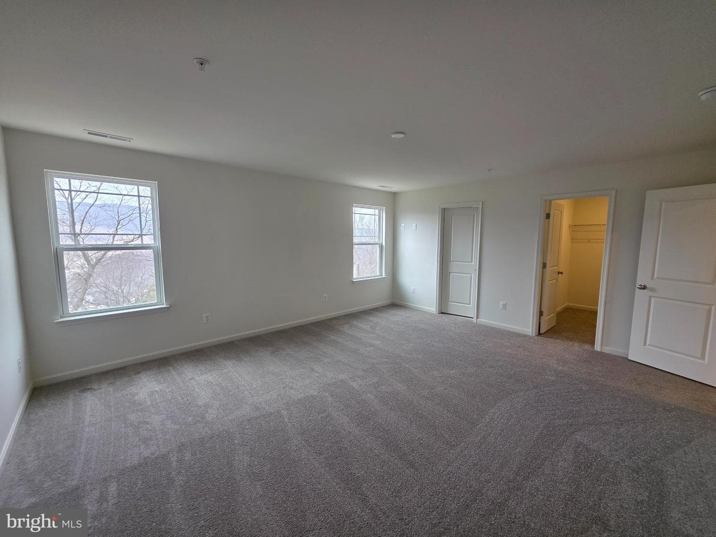 Skyview Drive W photo 15