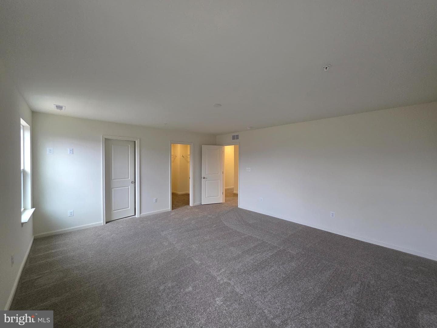 Skyview Drive W photo 16