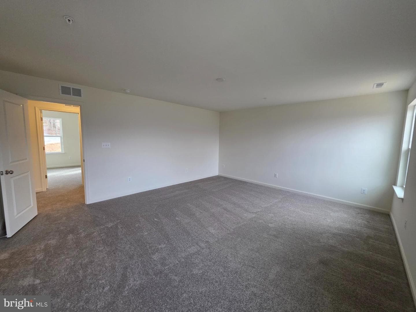 Skyview Drive W photo 17