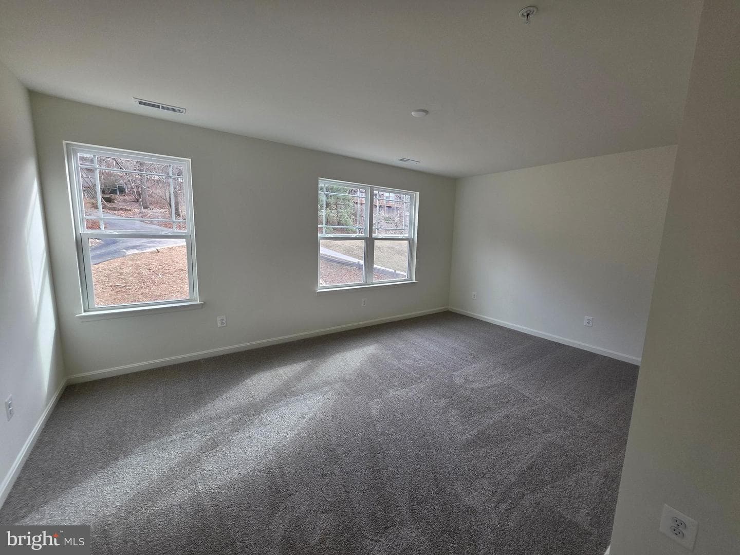 Skyview Drive W photo 35