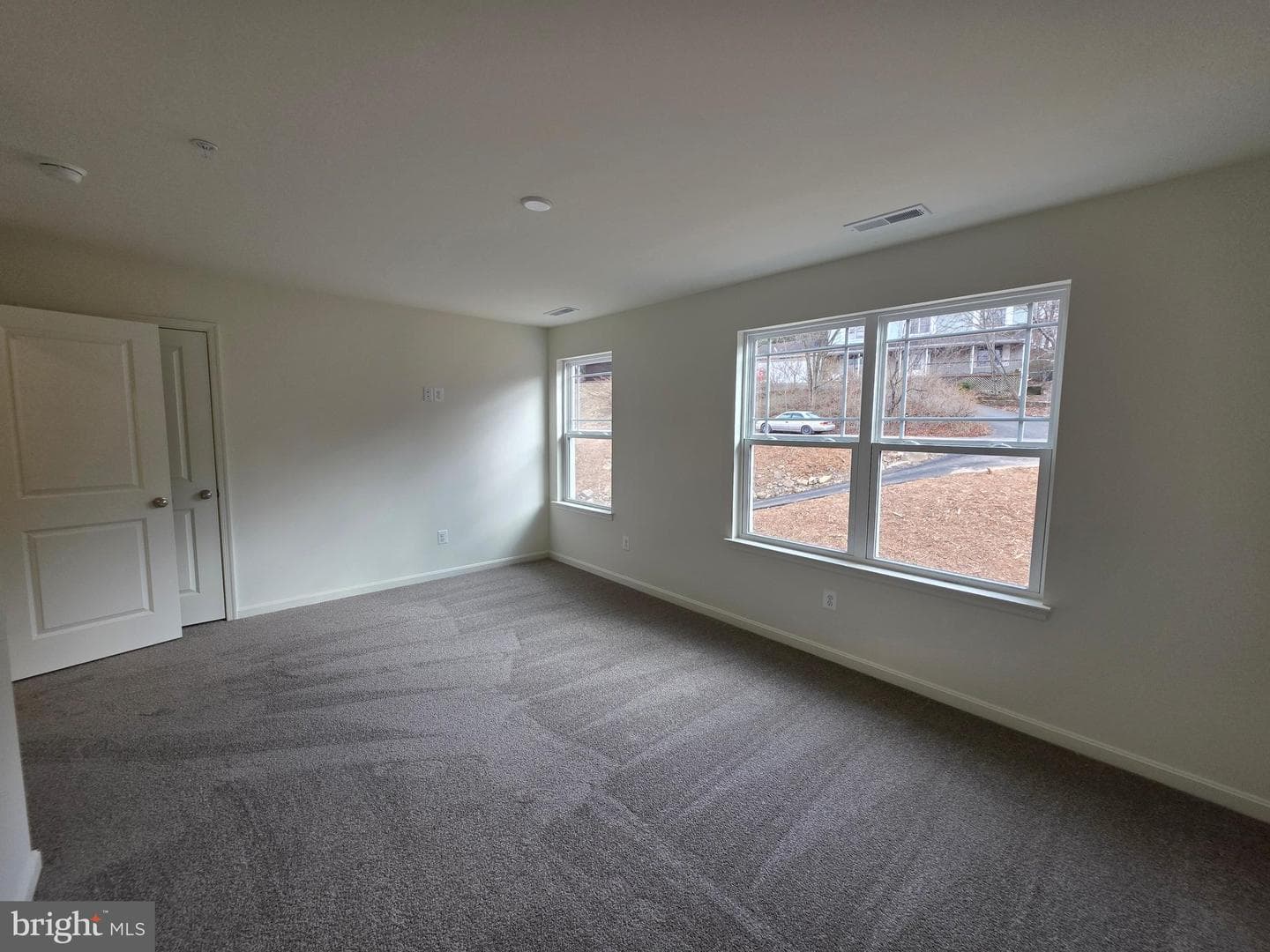 Skyview Drive W photo 38