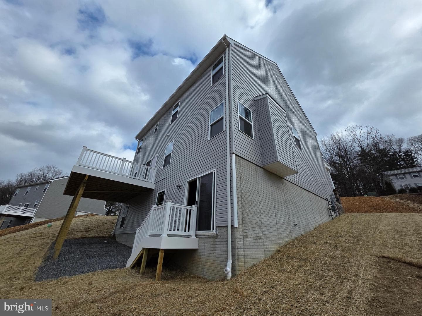 Skyview Drive W photo 40