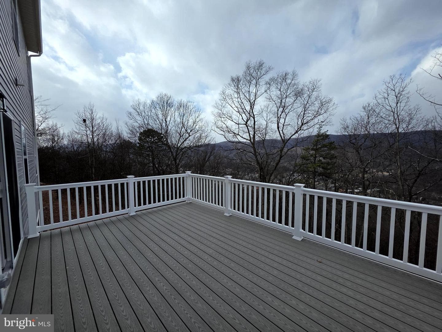 Skyview Drive W photo 41