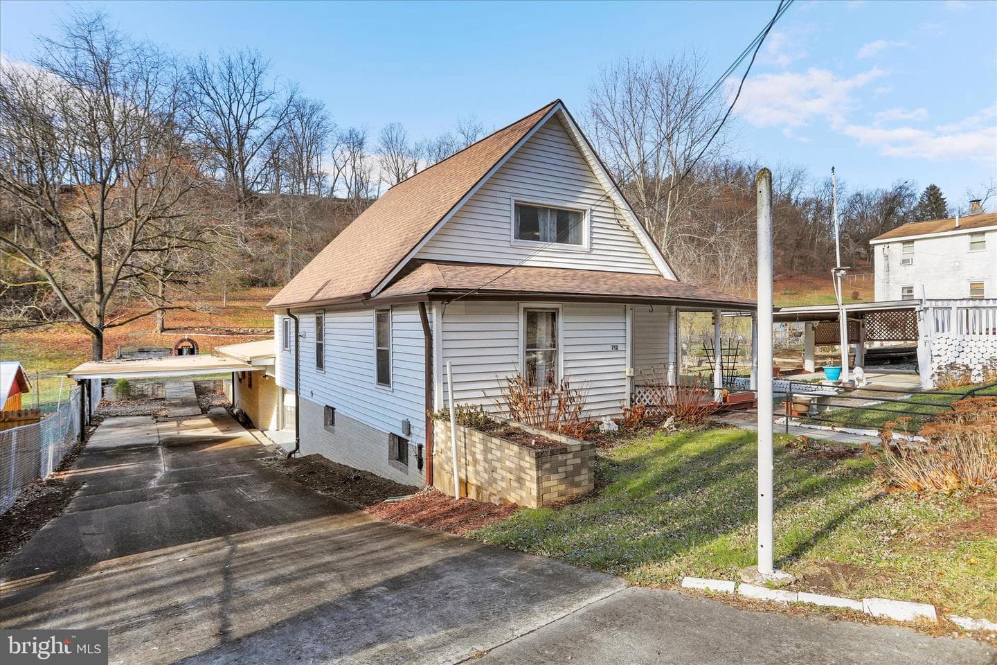 712 Golden Lane photo 3