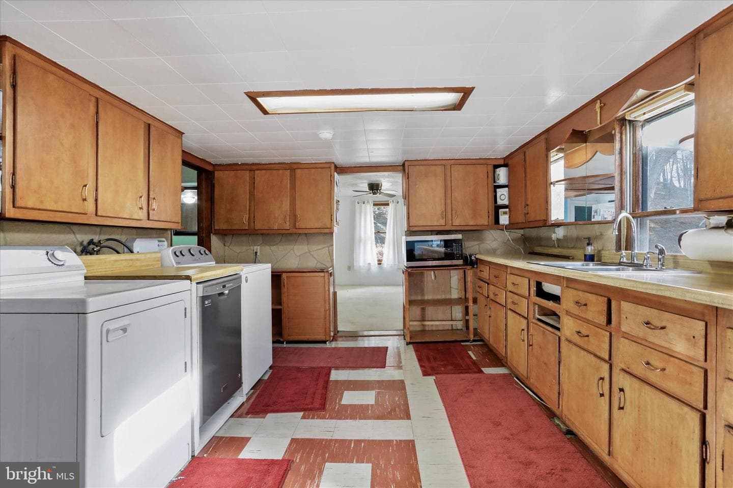 712 Golden Lane photo 9