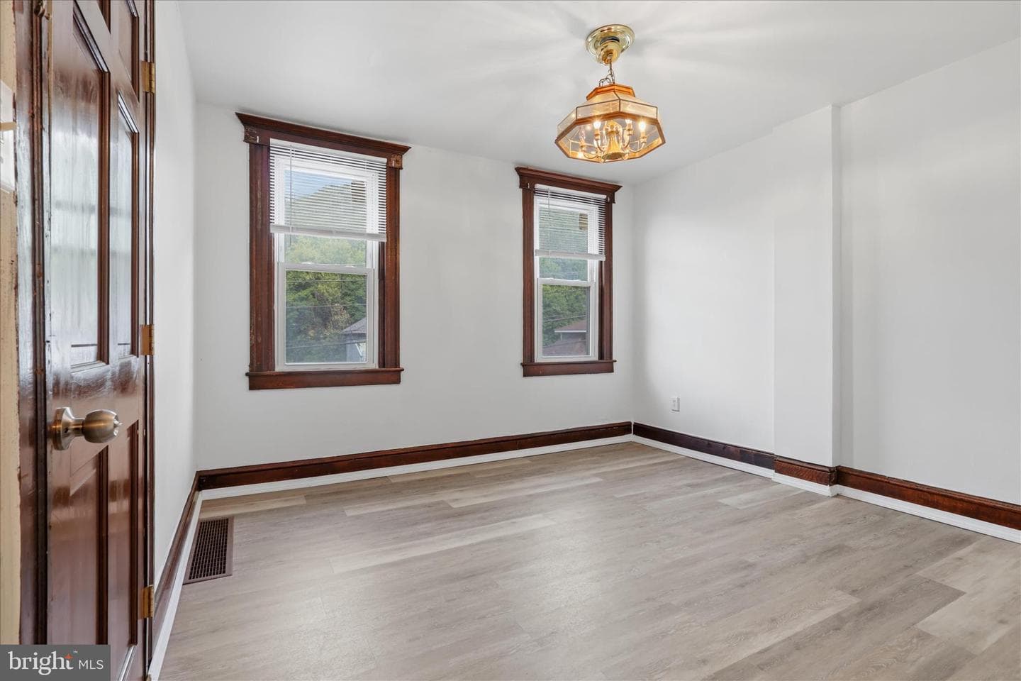 449 Baltimore Avenue photo 7