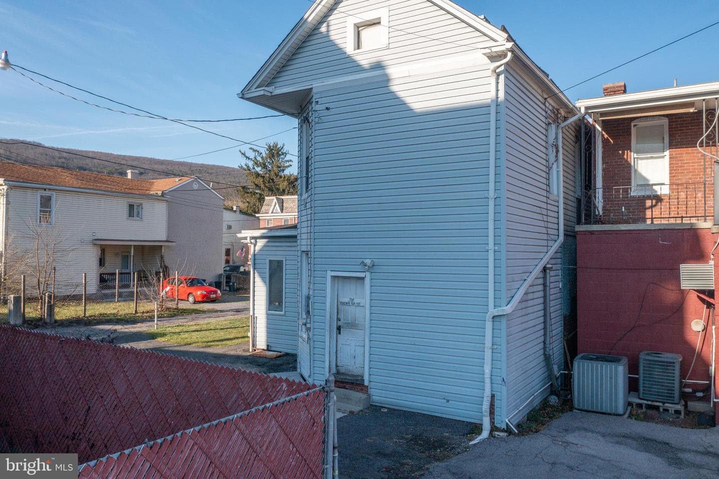 444 Columbia Street photo 4
