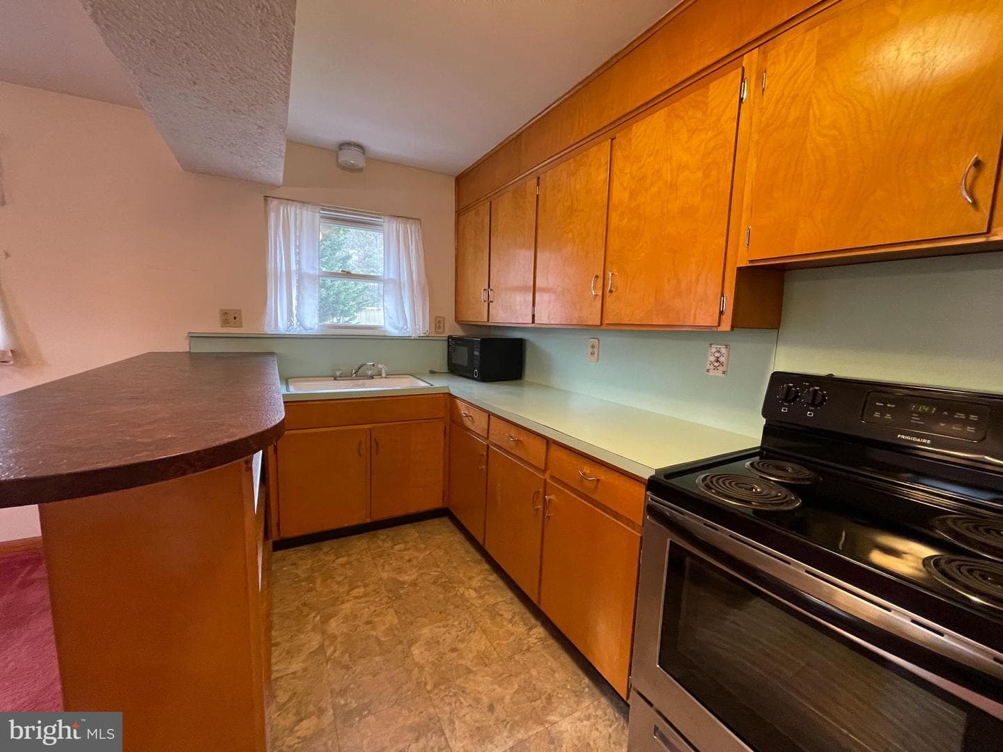 1806 Holland Street photo 8