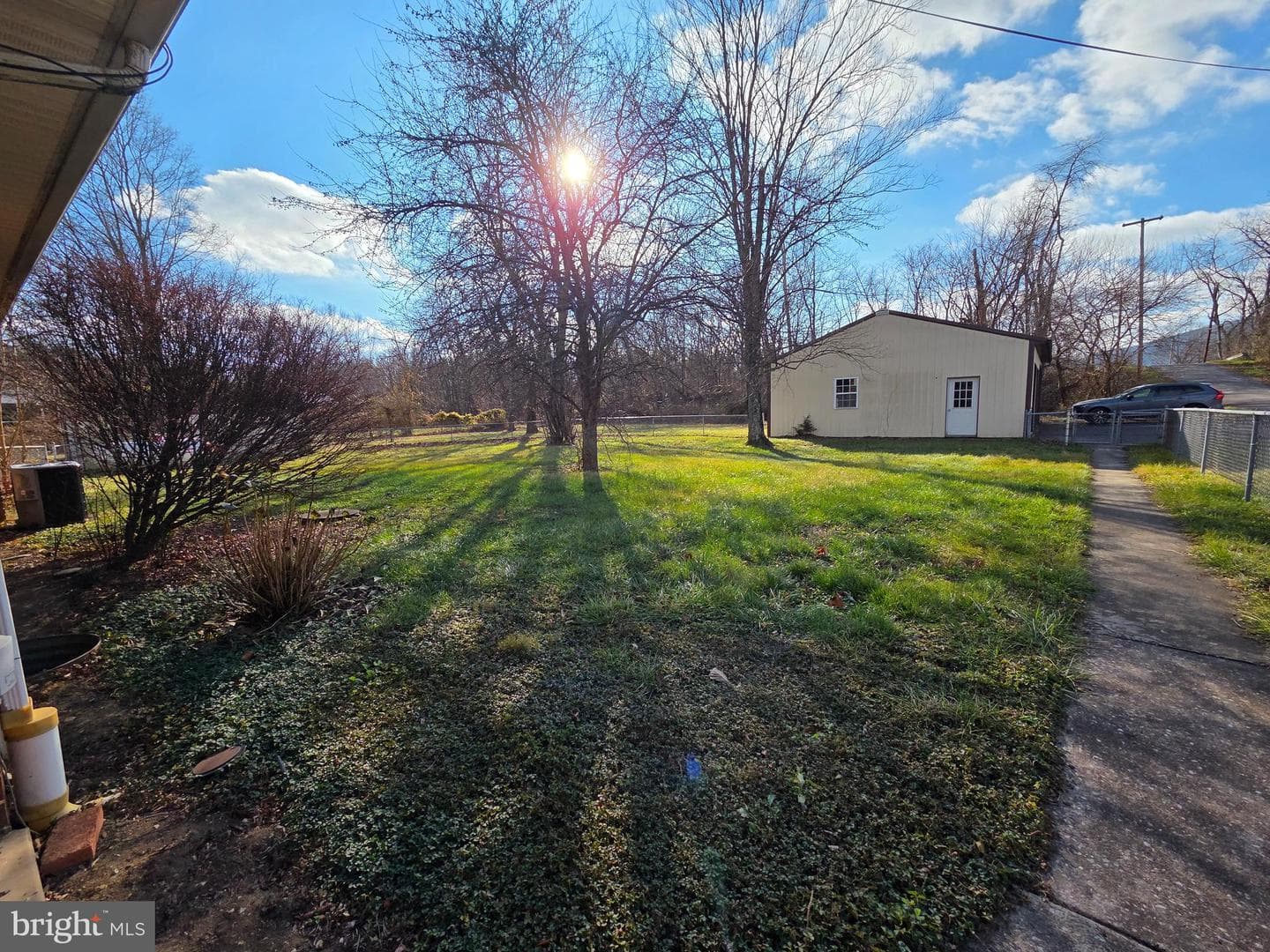 14201 Maple Leaf Drive SE photo 4