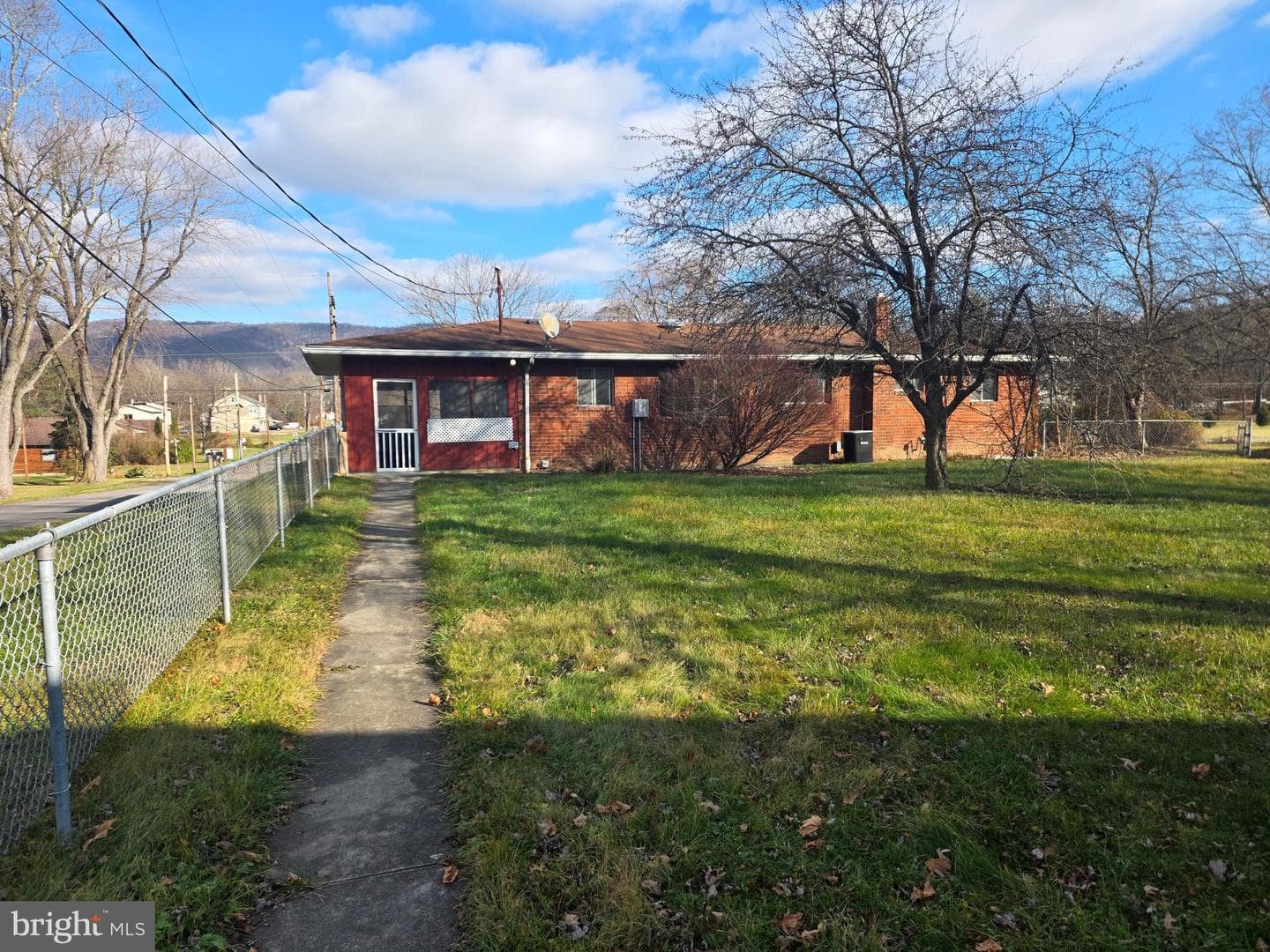 14201 Maple Leaf Drive SE photo 5