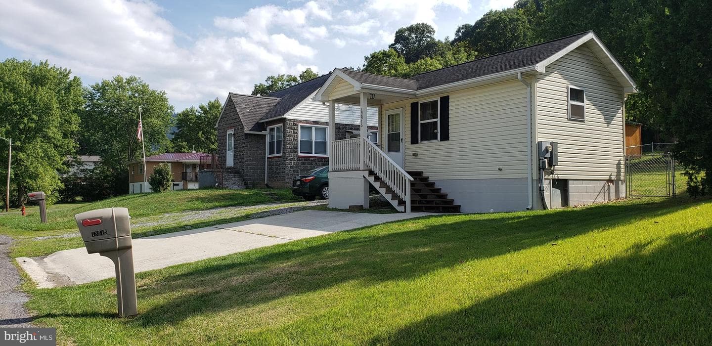 12815 Bowling Street photo 14