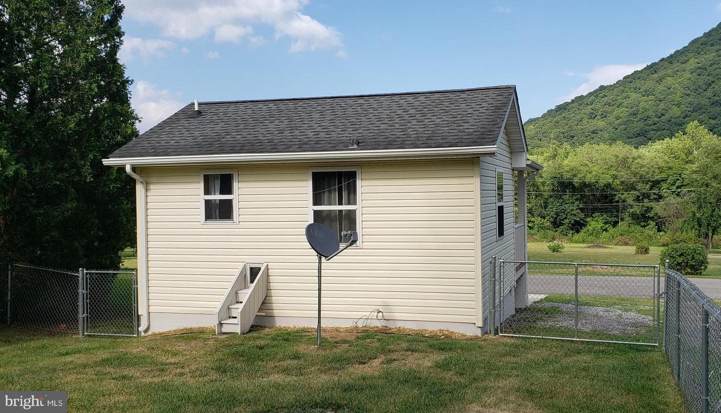 12815 Bowling Street photo 5