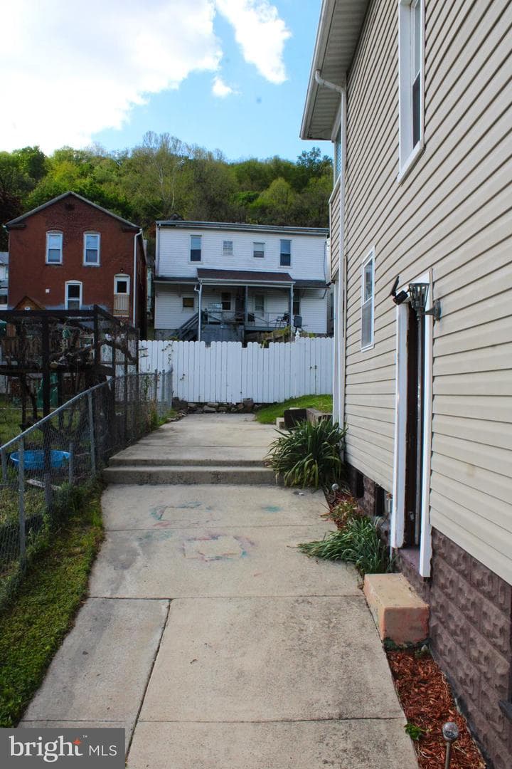 614 Lincoln Street photo 5