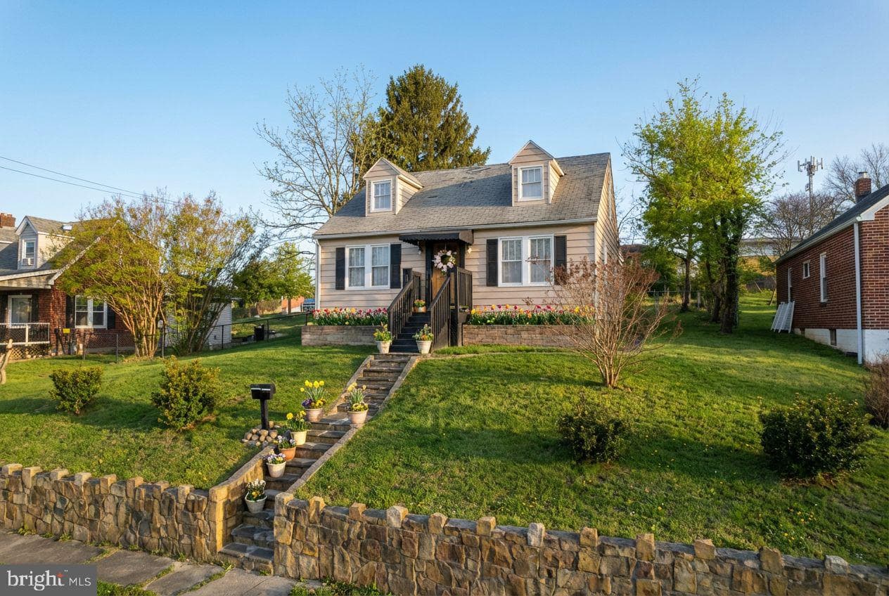 1012 Kent Avenue photo 4