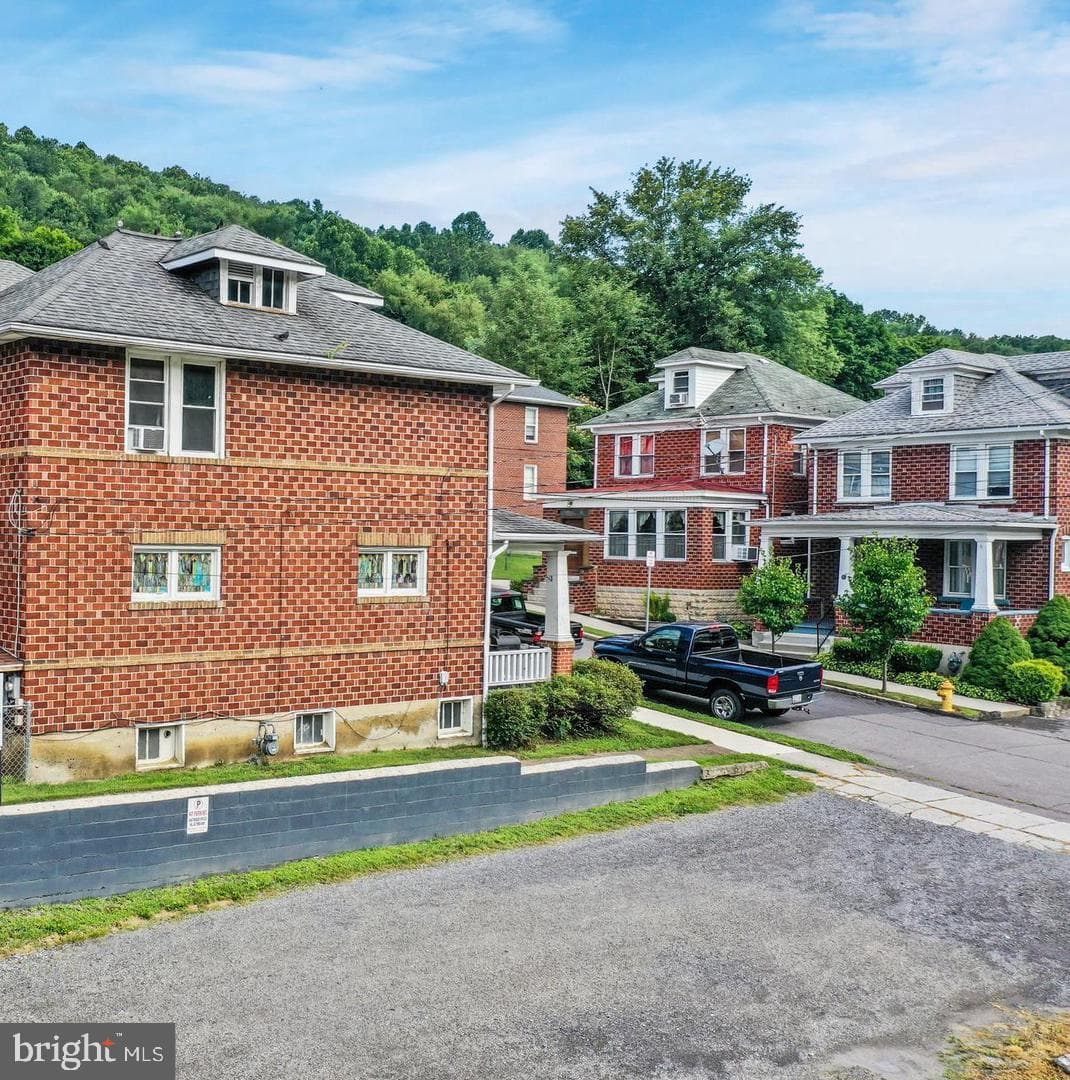 508 Marshall Street photo 2