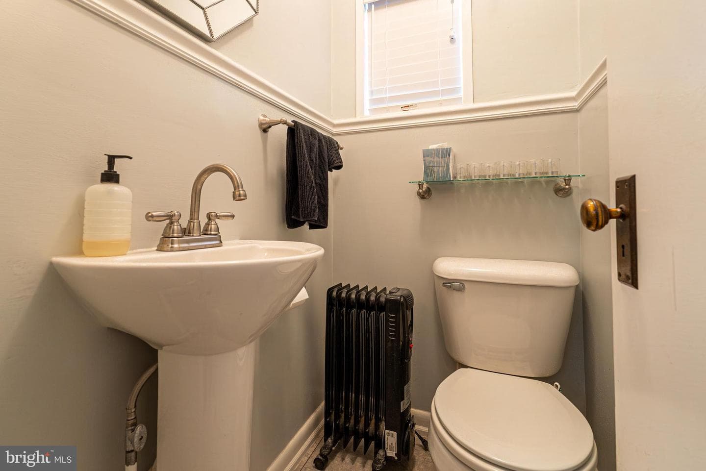 775 Macdonald Ter photo 19