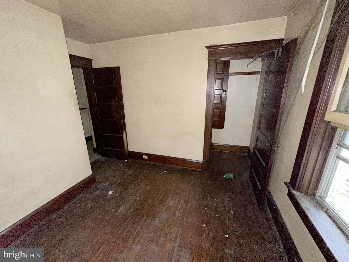648 Baker Street photo 19
