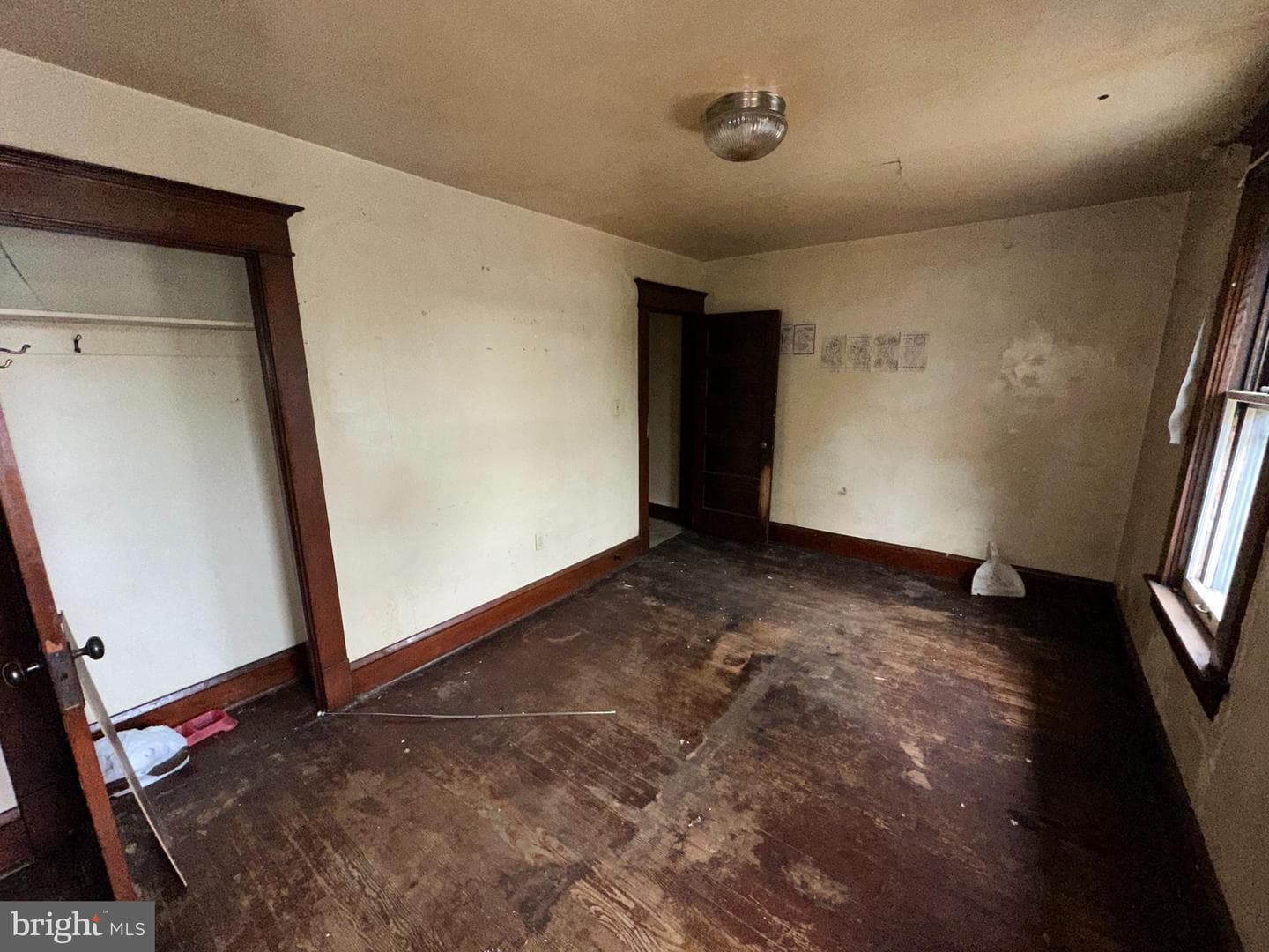 648 Baker Street photo 23