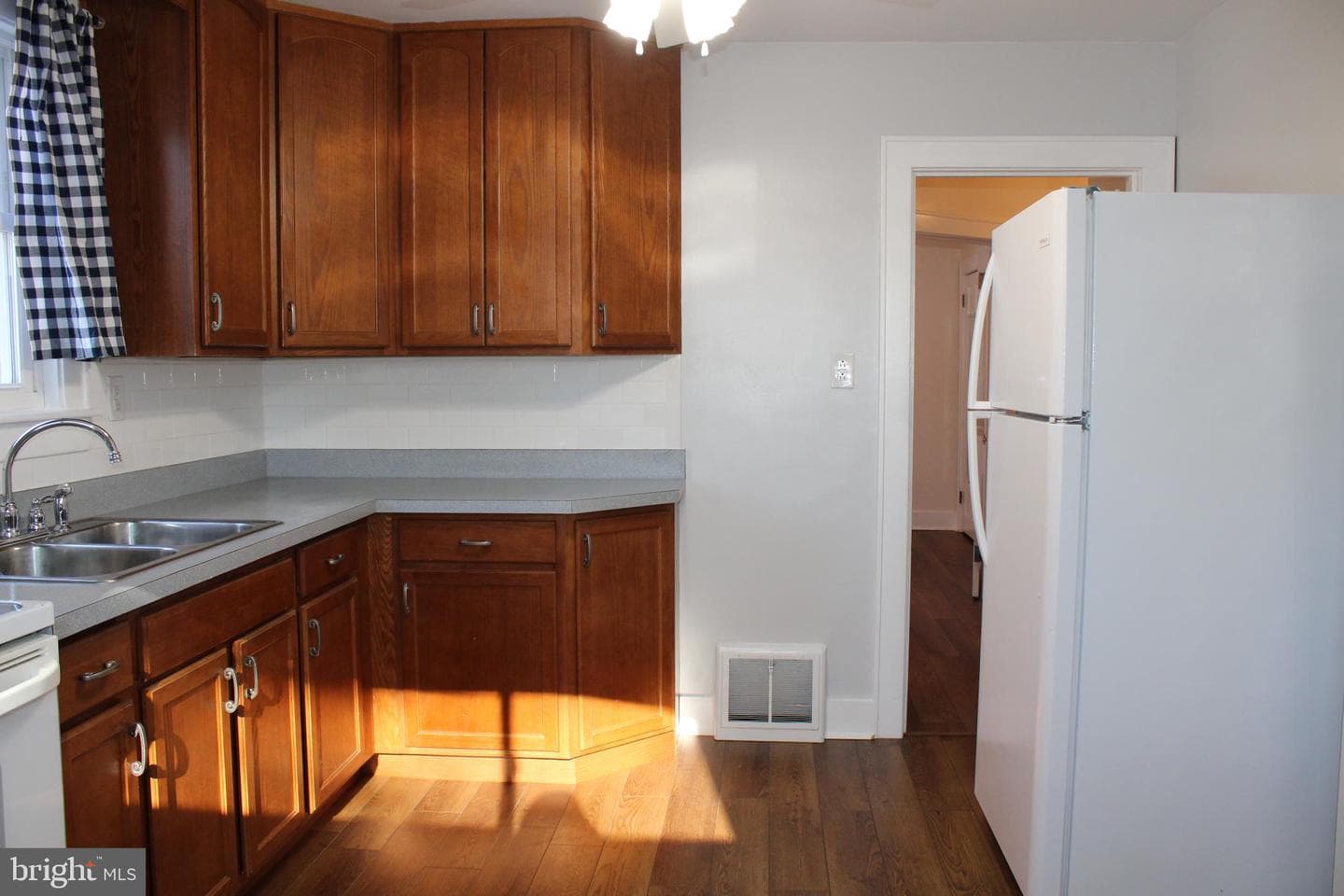 12024 Iris Avenue photo 10