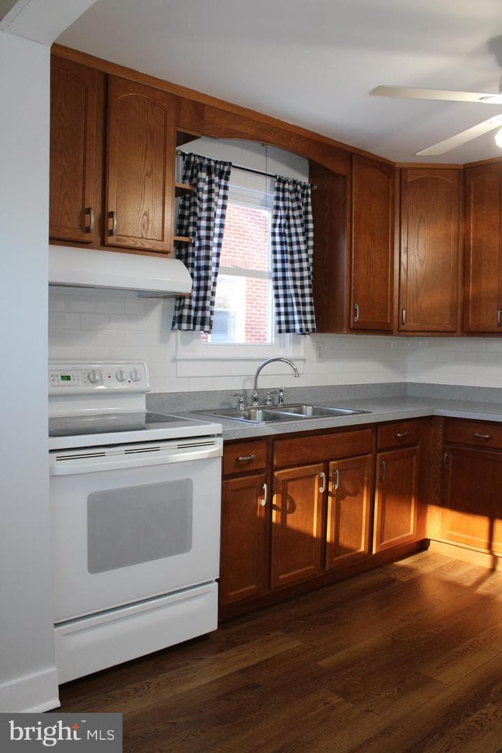 12024 Iris Avenue photo 11