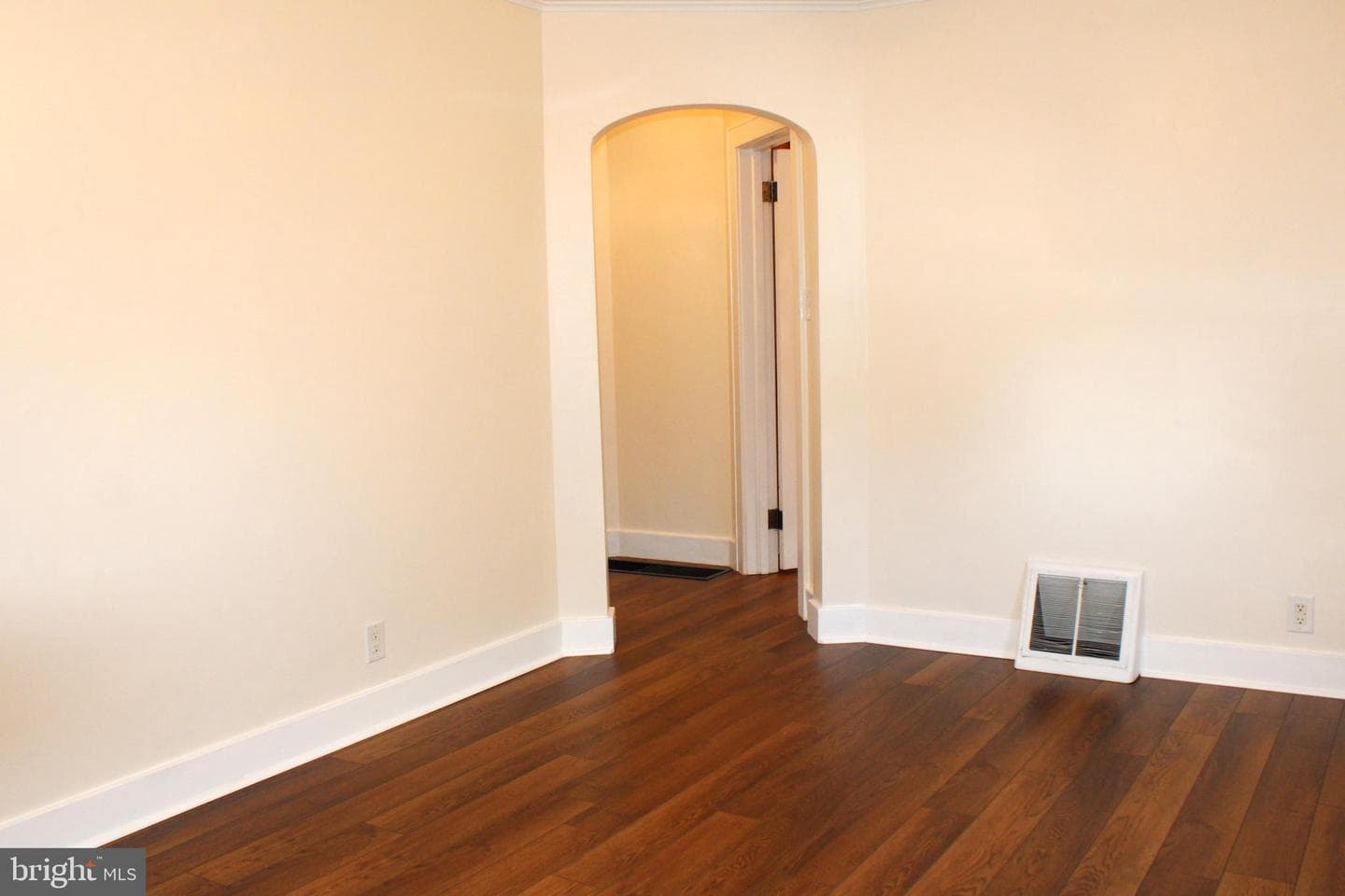 12024 Iris Avenue photo 5