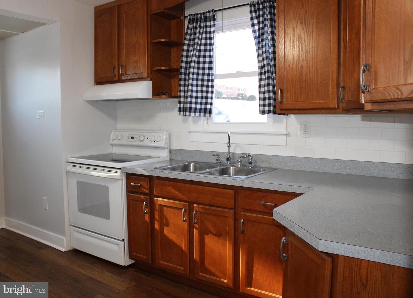 12024 Iris Avenue photo 8