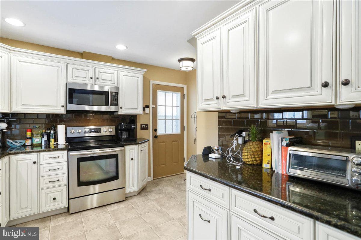 419 Avirett Avenue photo 8