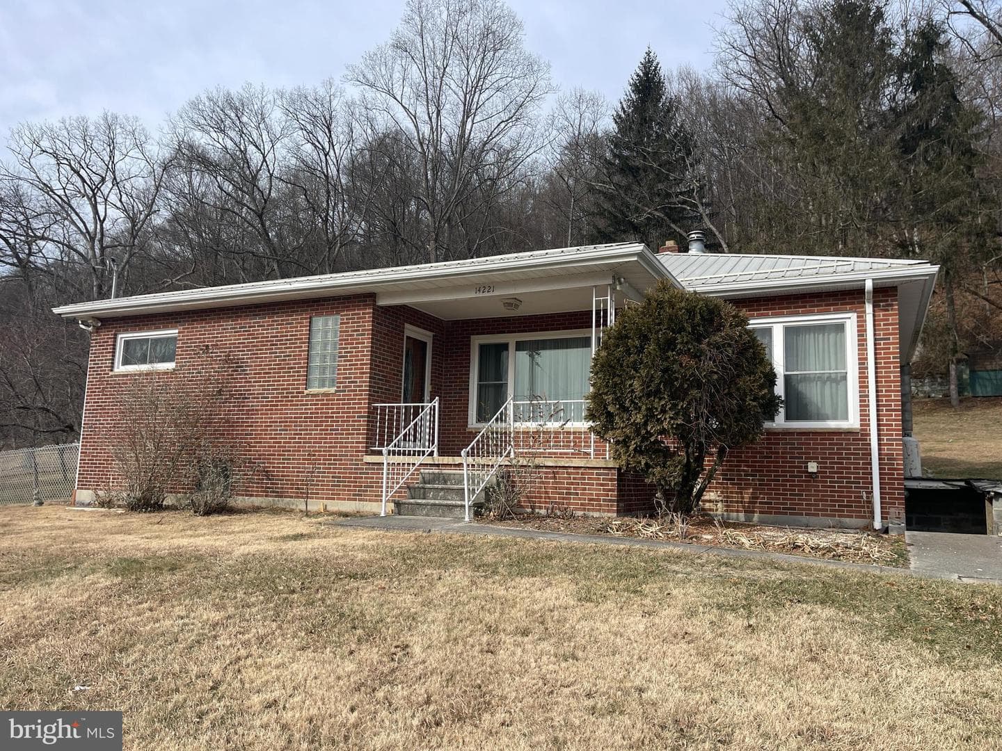 14221 Hazen Road NE photo 2