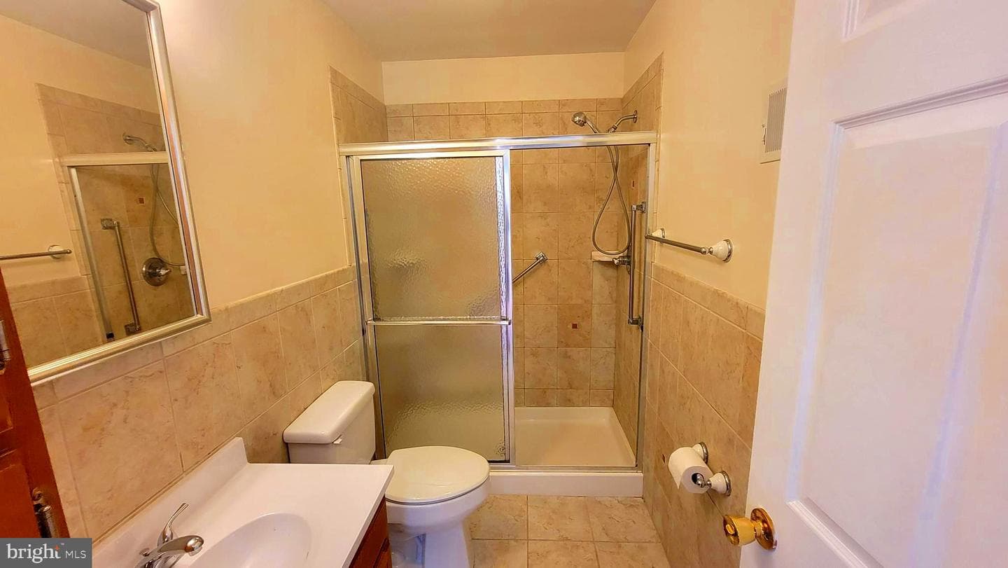 750 Adams Avenue photo 20