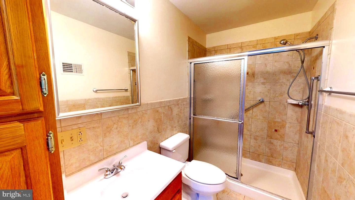 750 Adams Avenue photo 23