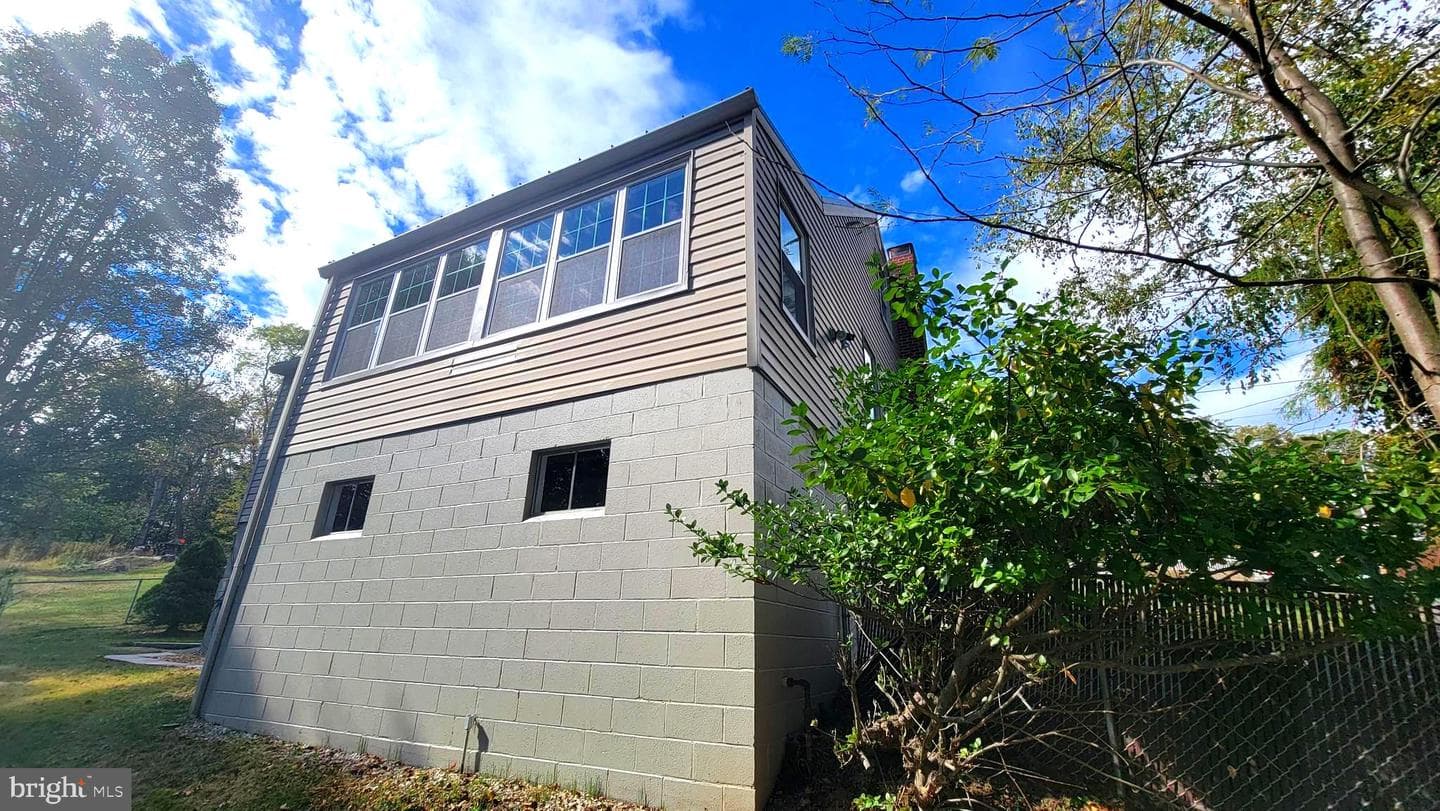 750 Adams Avenue photo 33