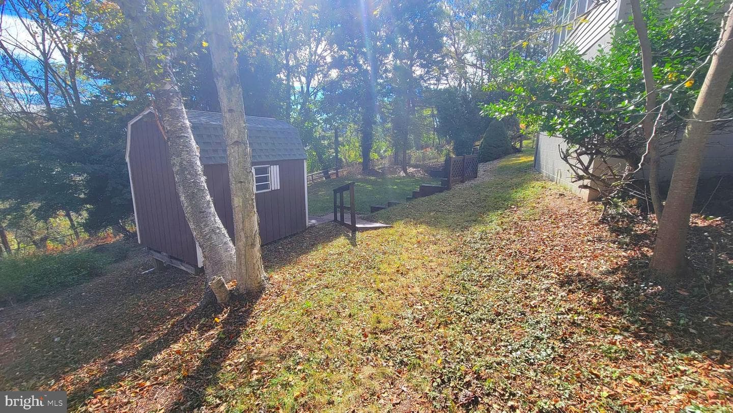 750 Adams Avenue photo 34