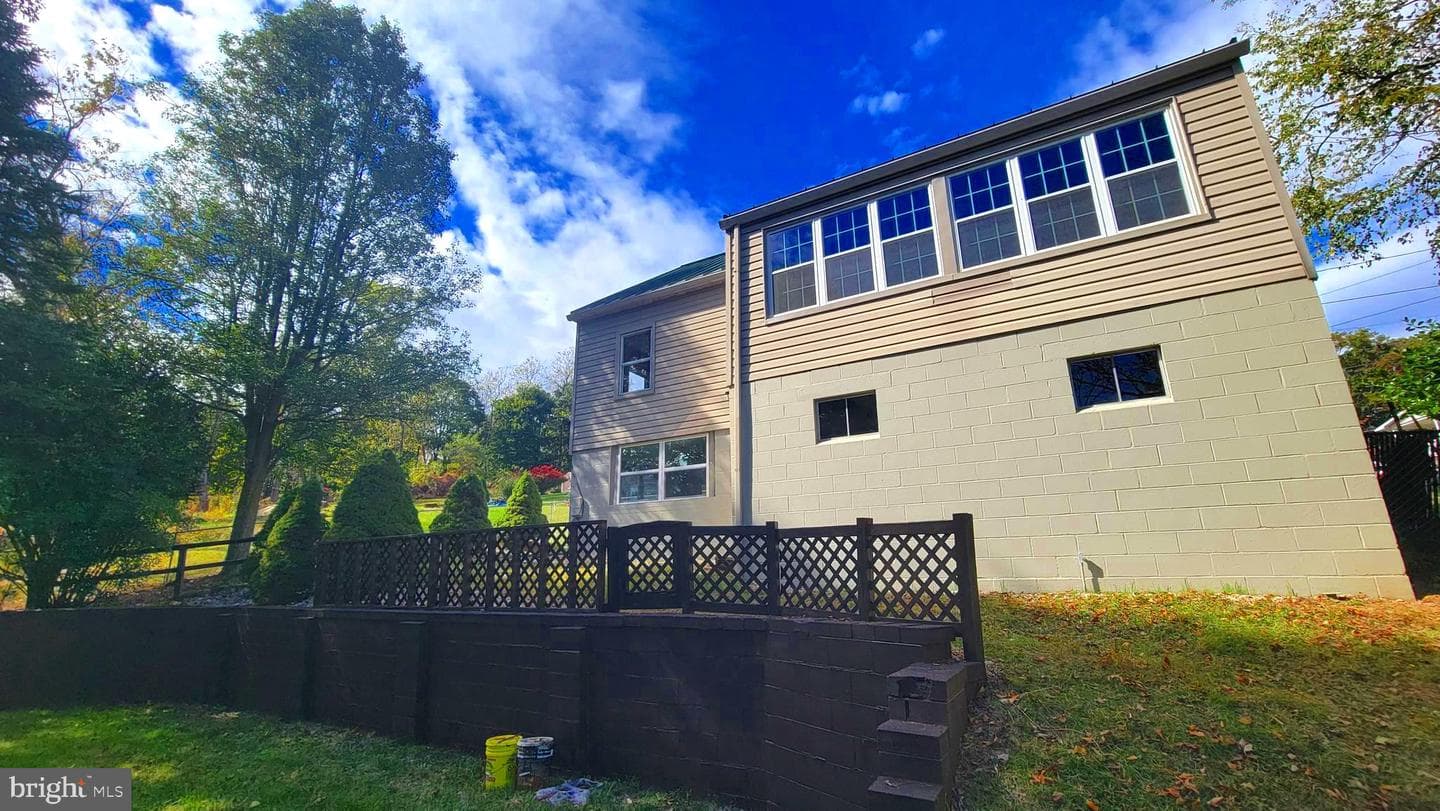 750 Adams Avenue photo 39
