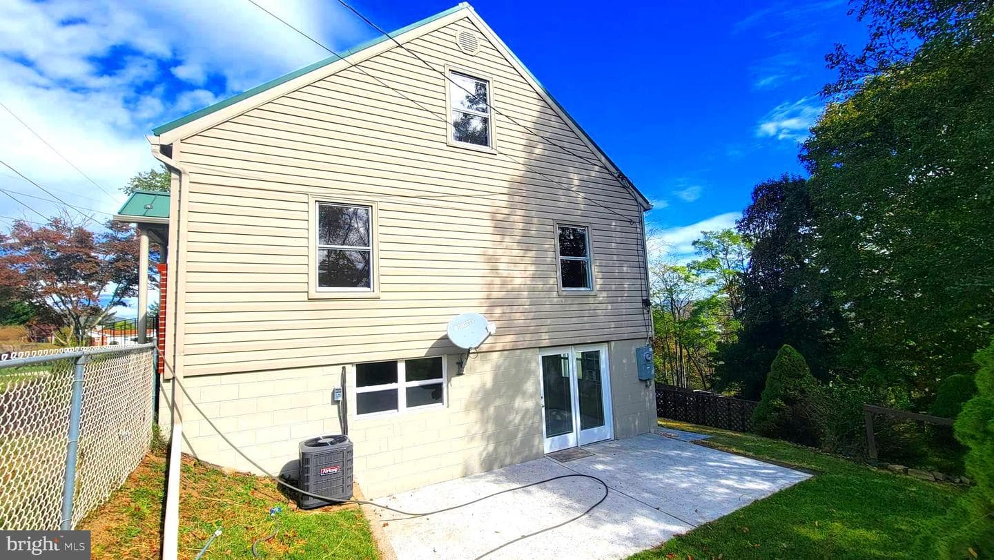 750 Adams Avenue photo 44