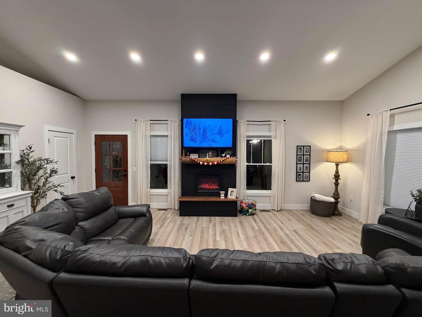 1900 Durham Drive photo 3