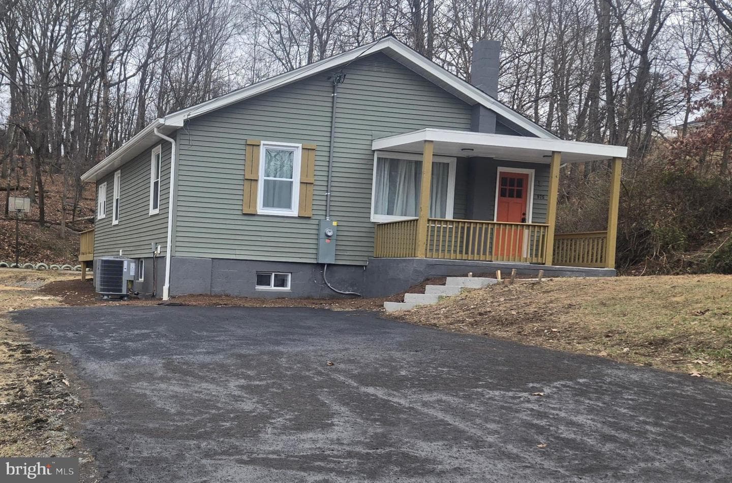 975 Williams Street photo 2