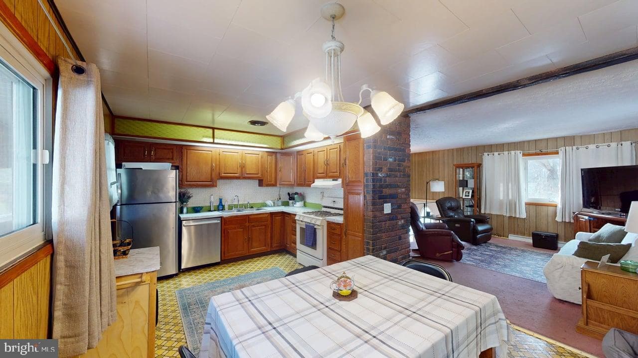 216 Mckinley Street photo 8