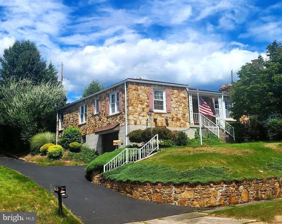 1006 Kent Avenue, Cumberland