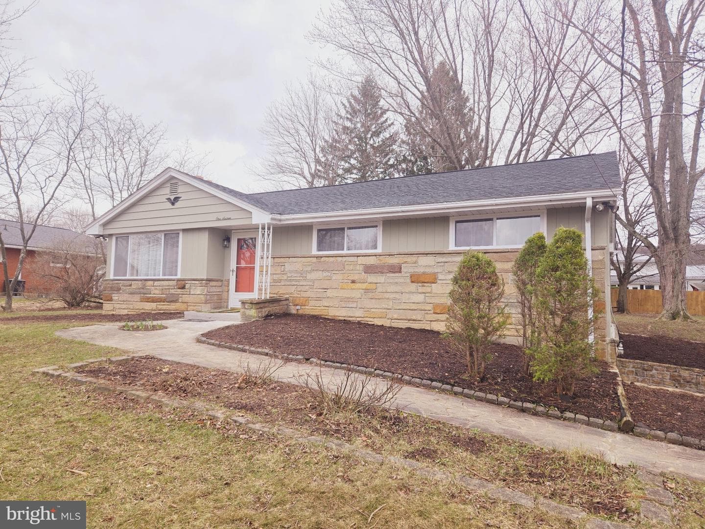116 Armstrong Street photo 2