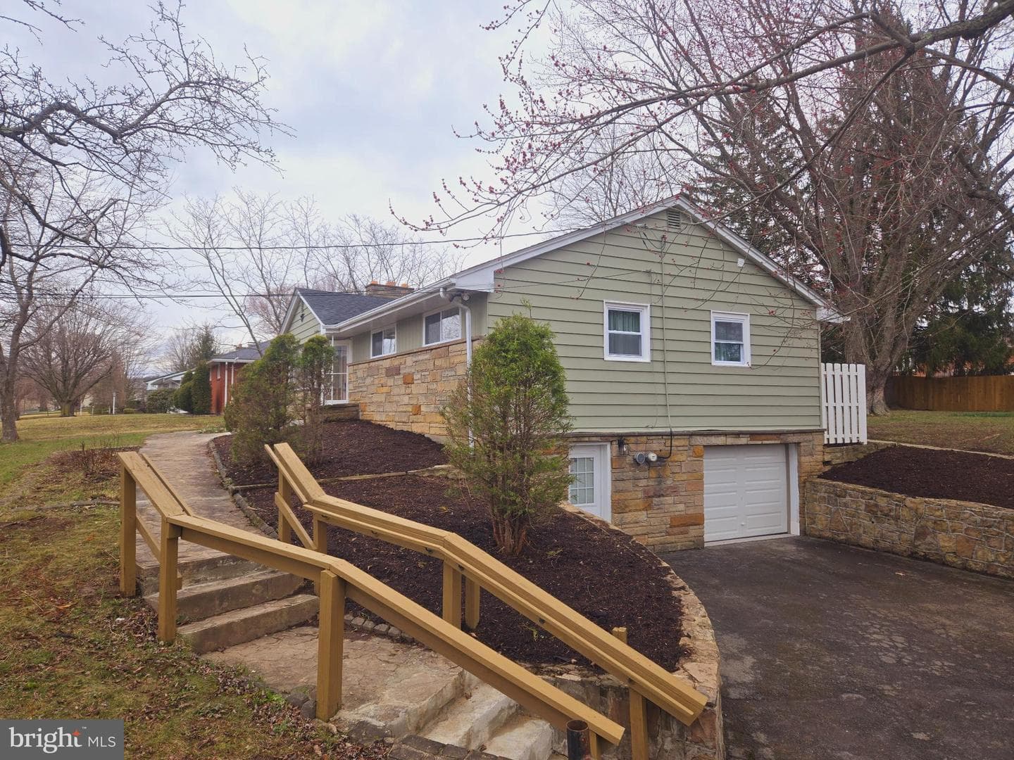 116 Armstrong Street photo 5