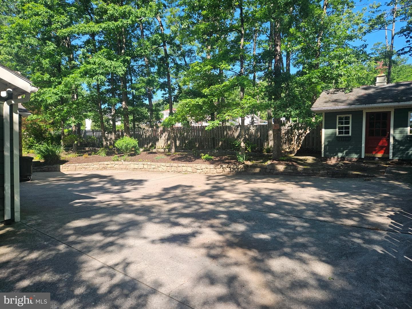 1039 Longwood Avenue photo 94