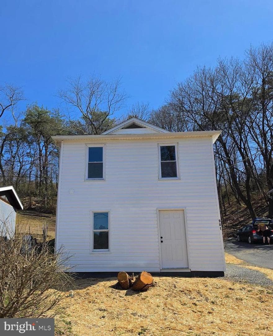901 Shades Lane photo 2